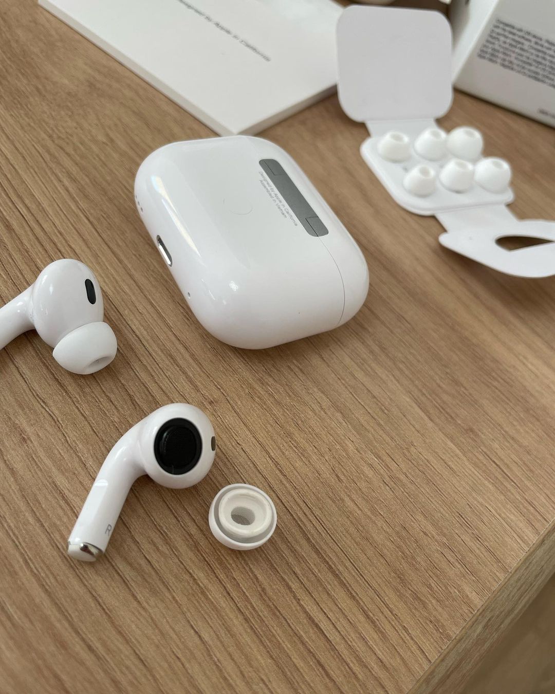 Apple AirPods Pr0 hot 2