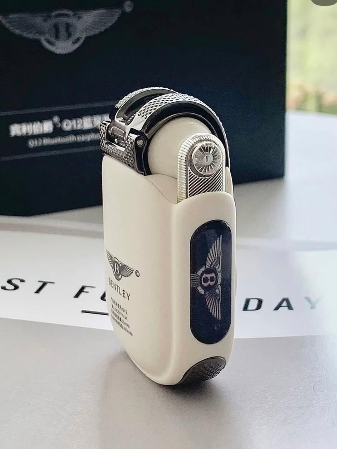Q12 Bluetooth earphone with fancy design