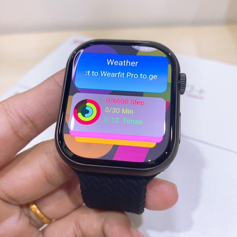 HK9 Pro+ Series 9 With Chat GPT size: 2.02-inch AMOLED screen 2GB of internal storage capacity.